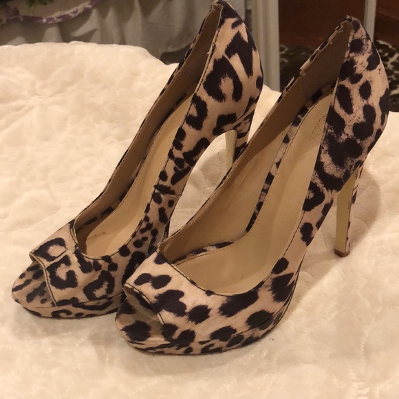 Victoria Secret Heels - Size 6B - $14 - Picture 2 of 9